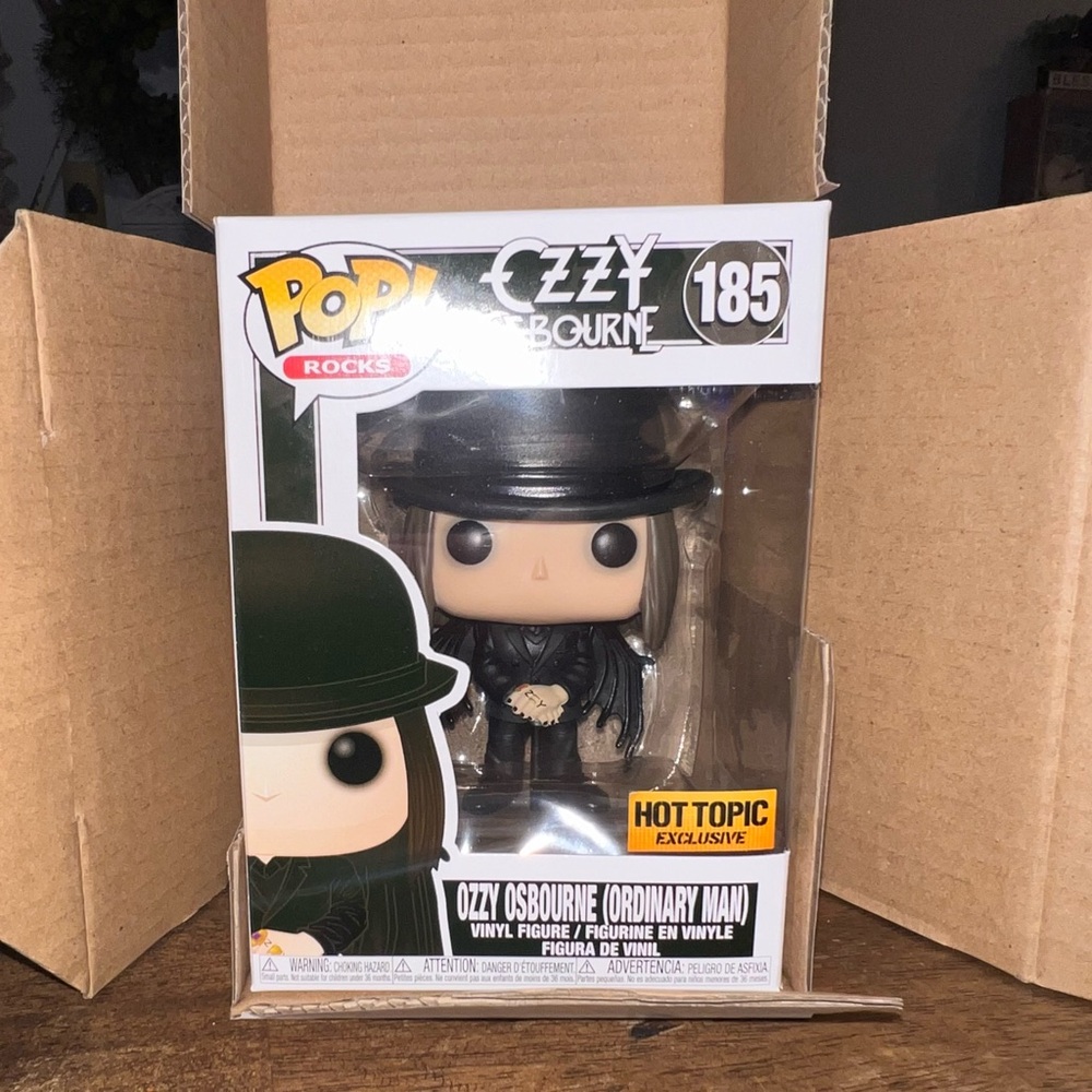 OZZY Osbourne Ordinary Man
Funko Pop 185 Hot Topic Exclusive Original Outer Box!